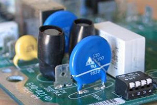 جهاز الحماية من زيادة الجهد المفاجئ - SPD